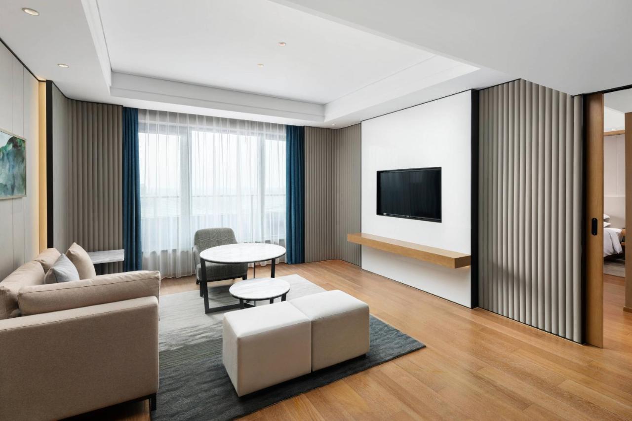 Courtyard By Marriott Hangzhou West Экстерьер фото